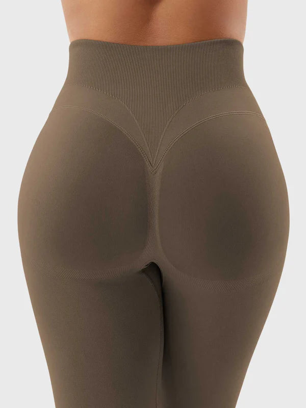 NOVAÏ - Nahtlose Leggings mit Shaping-Effekt - Coffee
